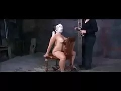 بصق امرأة تبلغ من العمر 50 عامًا برنامج سكسي جديد أمام المحتفلين بزوجها